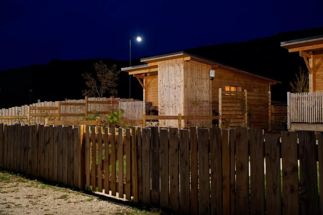 Les Lodges De La Viarhona / Cabane-Spa Virignin