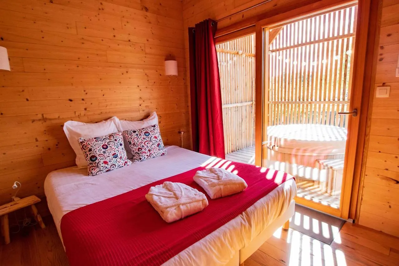 Les Lodges De La Viarhona / Cabane-Spa Virignin France