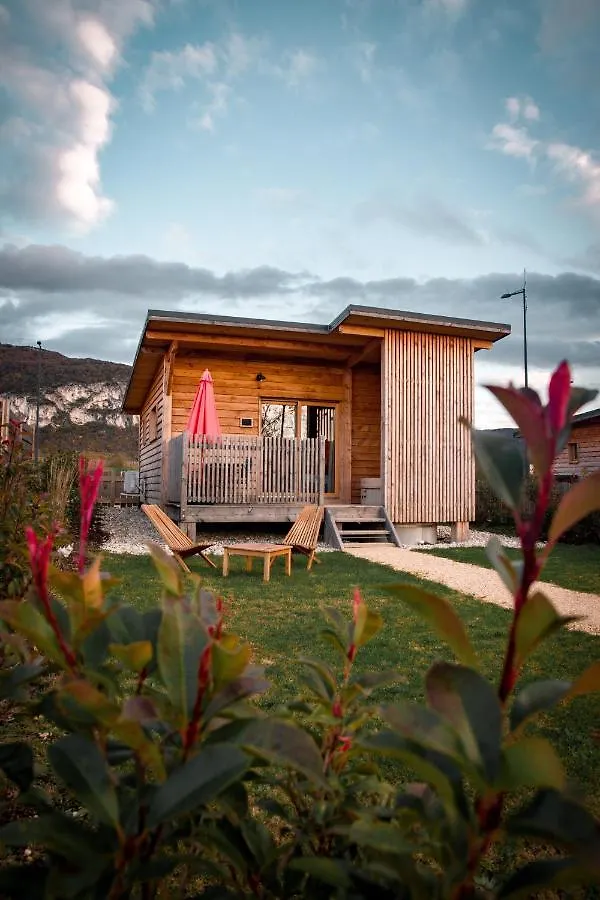 Les Lodges De La Viarhona / Cabane-Spa Virignin France