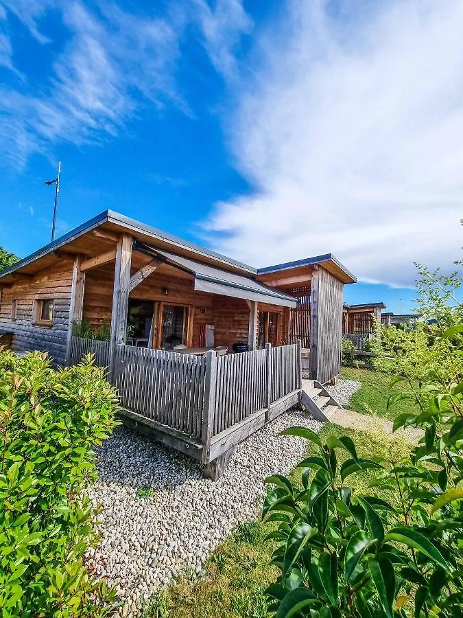 Les Lodges De La Viarhona / Cabane-Spa Virignin France
