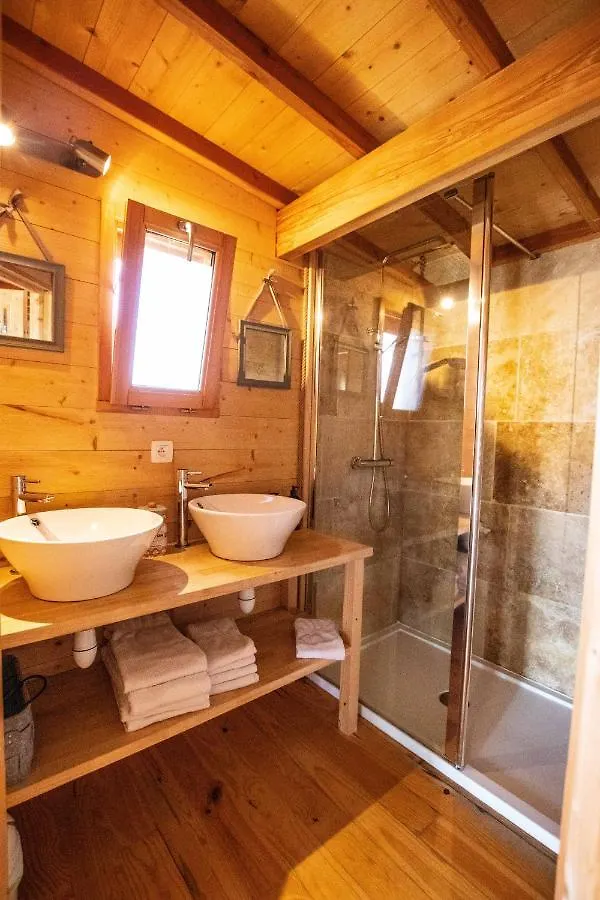 Les Lodges De La Viarhona / Cabane-Spa Virignin