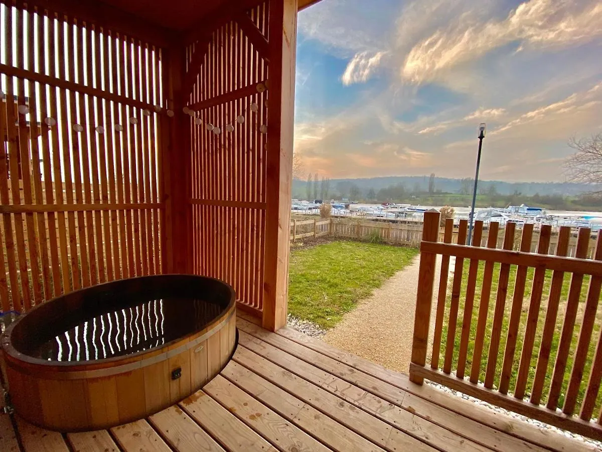 Les Lodges De La Viarhona / Cabane-Spa Virignin