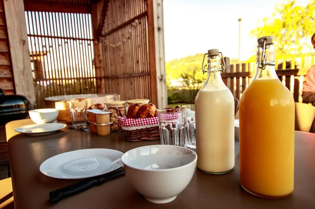 Les Lodges De La Viarhona / Cabane-Spa Virignin France
