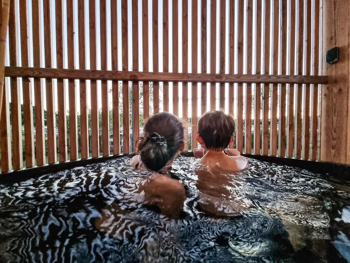 Les Lodges De La Viarhona / Cabane-Spa Virignin