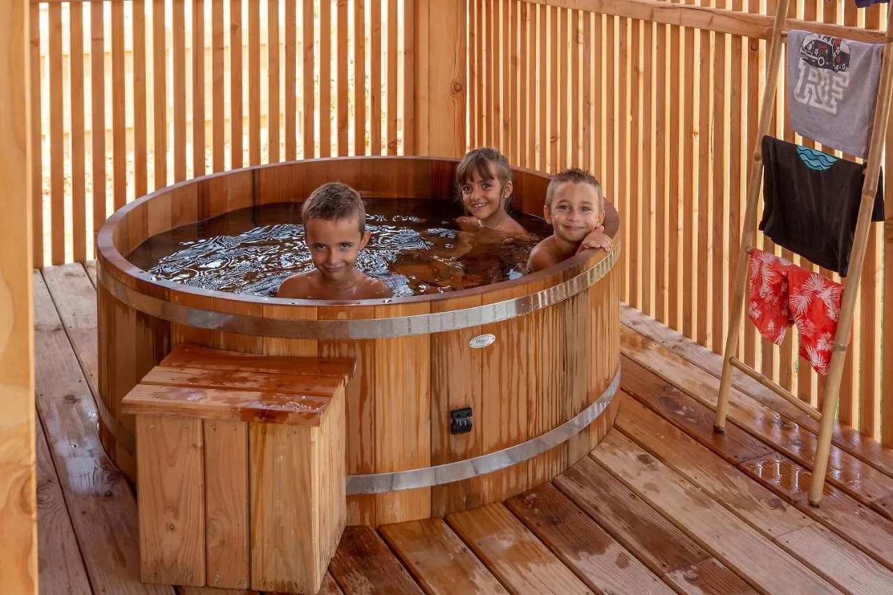 Les Lodges De La Viarhona / Cabane-Spa Virignin