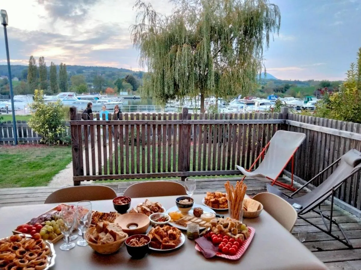 Les Lodges De La Viarhona / Cabane-Spa Virignin