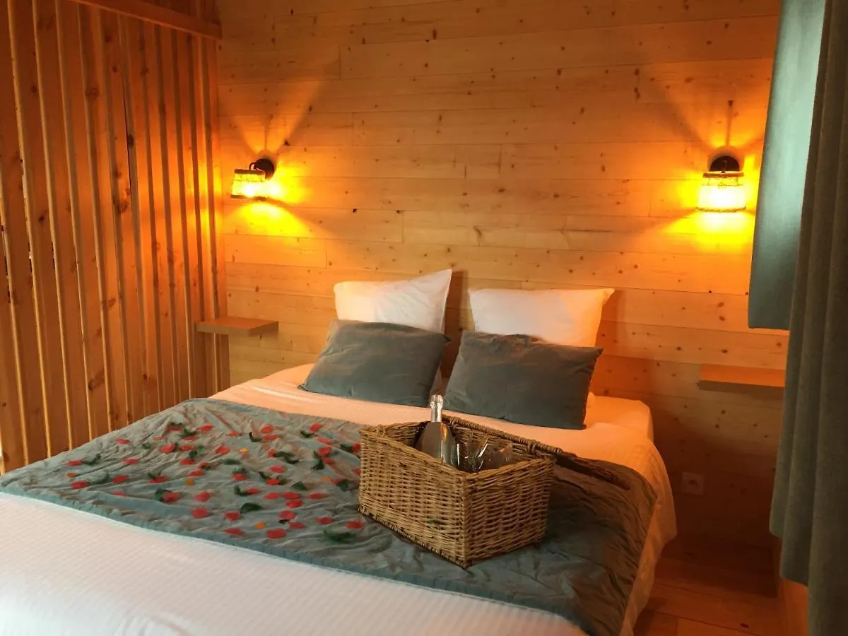 Les Lodges De La Viarhona / Cabane-Spa Virignin