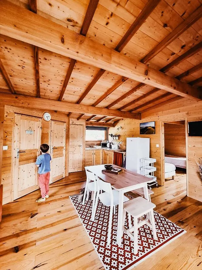 Les Lodges De La Viarhona / Cabane-Spa Virignin