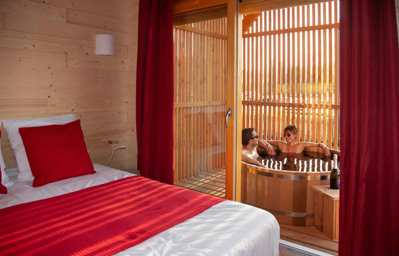 Les Lodges De La Viarhona / Cabane-Spa Virignin